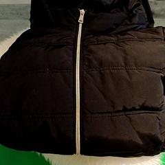 Doudoune noire noire, rapporterat av IKEA Nantes med iLost