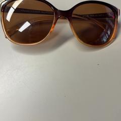 Gafas de sol, ha sido reportado por Burgers' Zoo con iLost