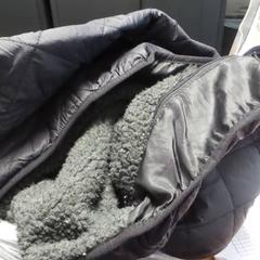 Veste black, a été signalé par Carlton Beach Hotel utilisant iLost