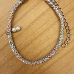 Armband Armbandje stof met lichte glitters, come riportato da DierenPark Amersfoort utilizzando iLost