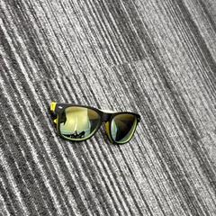 Sunglasses Zwart met geel, as reported by Arriva Vechtdallijnen using iLost