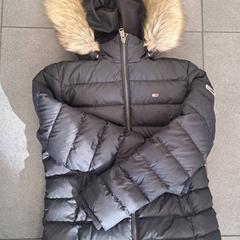 Jas zwart, zoals gemeld door Regio West-Vlaanderen met iLost