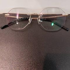 Brille Octagon montuur, gemeldet von Padualaan 97 über iLost