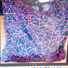 Bolsa Paars spinnenweb motief, ha sido reportado por Centraal magazijn con iLost