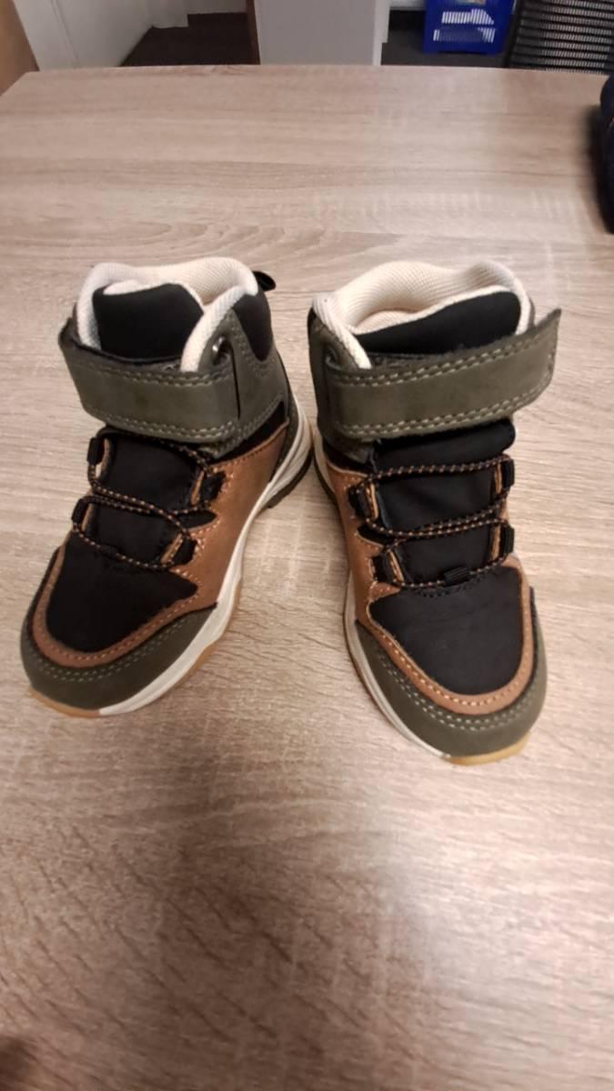 Kids' shoes