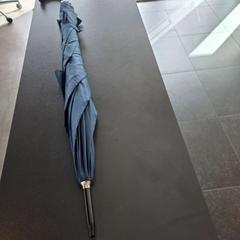 Parapluie Blauw, a été signalé par Regio Limburg - Leuven utilisant iLost