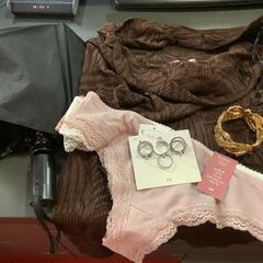 여러 가지 In H&M bag, iLost를 사용하여 MEININGER Hotel Bordeaux Gare Saint-Jean에 보고됨