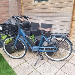 Elektrische fiets gazelle blauw met wind scherm.، كما تم الإبلاغ عنه عبر iLost