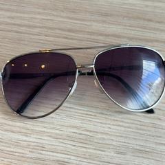 Gafas de sol, ha sido reportado por Pathé Groningen con iLost