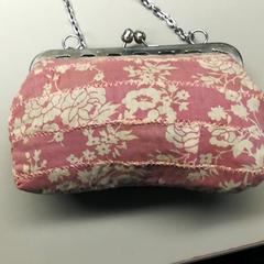 Toilet bag Met medische hulpmiddelen, as reported by Burgers' Zoo using iLost