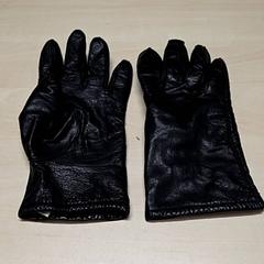 Gloves, as reported by Arriva Oost-Brabant using iLost