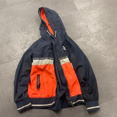 Chaqueta Oranje/Grijs/Blauw Strong & Fast, segundo informou Avonturenpark Hellendoorn usando iLost