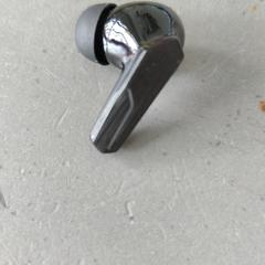 oordopje links، كما تم الإبلاغ عنه عبر iLost