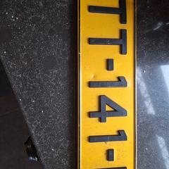 Kentekenplaat TT 141 R がiLostに報告されました