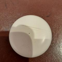 Custodia per airpods blanc, come riportato da TCL utilizzando iLost
