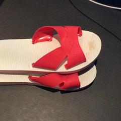 Sloffen, zoals gemeld door Van der Valk Hotel Amsterdam Zuidas met iLost