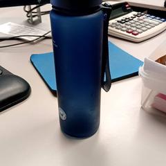 Bottiglia d'acqua Donkerblauw, come riportato da Burgers' Zoo utilizzando iLost