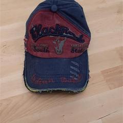 Hatt modročervená, som rapportert av IKEA Ostrava ved bruk av iLost