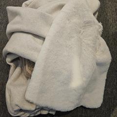 Paquete de ropa, ha sido reportado por Ramada by Wyndham Amsterdam Airport Schiphol con iLost