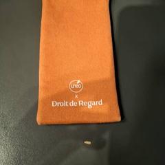 Étui à lunettes Orange, a été signalé par IKEA Paris - Plaisir utilisant iLost