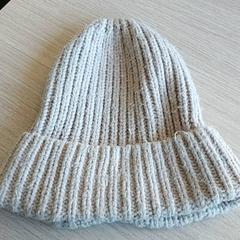 衣類 - Beige muts がiLostで Centraal magazijn によって報告されました