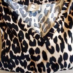 T-shirt shirt shirt, zoals gemeld door Zwarte Cross (Gemeentehuis) met iLost
