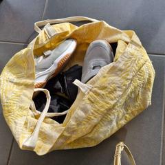 Bolsa geel, ha sido reportado por Regio Oost-Vlaanderen con iLost