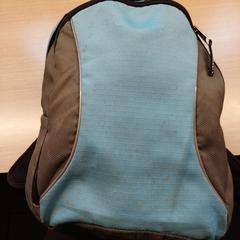 حقائب الظهر والحقائب النهارية، كما تم الإبلاغ عنه بواسطة Regio Limburg - Leuven عبر iLost