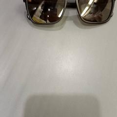 Slnečné okuliare, ako bolo nahlásené Qbuzz GD Groningen HS pomocou iLost