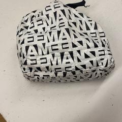 Táska, amint azt GVB az iLost segítségével jelentette.