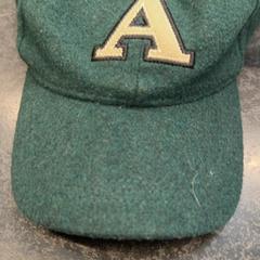 Casquette, a été signalé par Rotterdam The Hague Airport utilisant iLost