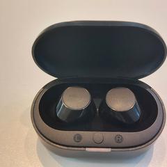 Tampões auriculares Black, como reportado por TU/e - Receptie Flux utilizando o iLost