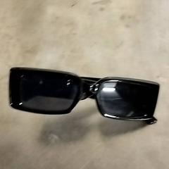 Zonnebril، كما تم الإبلاغ عنه بواسطة Pathé Scheveningen عبر iLost