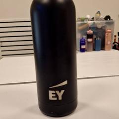 Láhev na pití, jak nahlášeno Vrije Universiteit Amsterdam pomocí iLost