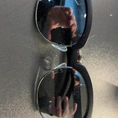 Sonnenbrille Plastic zwart, gemeldet von Pathé Amsterdam Noord über iLost
