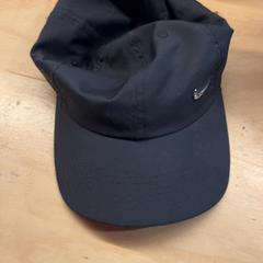 Casquette, a été signalé par Pathé Utrecht Leidsche Rijn utilisant iLost