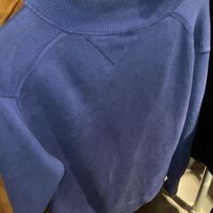 Pulóver blue, amint azt Club Nyx/Exit Café az iLost segítségével jelentette.