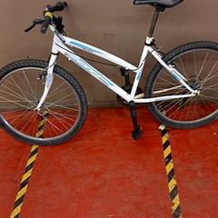 Bicikli Wit/blauw MTB-30, amint azt Fietsdepot Hasselt az iLost segítségével jelentette.