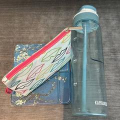 Botila etui e-reader fles, gisa salatu by Hotel Apeldoorn iLost erabiliz