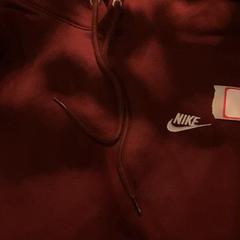 Jertsea nike red, gisa salatu by Van der Valk Hotel Heerlen iLost erabiliz