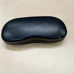 안경 케이스 Noir interieur beige, iLost를 사용하여 IKEA Bayonne Ametzondo에 보고됨