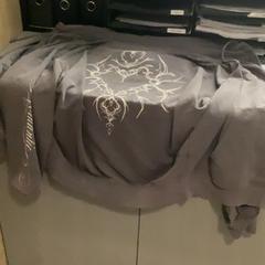 パーカー Grey がiLostで MEININGER Hotel Budapest Great Market Hall によって報告されました