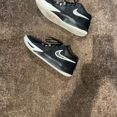 Scarpe, come riportato da Van der Valk Hotel Apeldoorn - De Cantharel utilizzando iLost