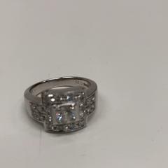 ファッションリング, come riportato da IKEA新三郷 utilizzando iLost