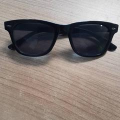 Sunglasses Wat is merk, as reported by Transdev Hoeksche Waard Goeree Overflakkee using iLost