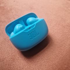 Blauwe JBL oortjes がiLostに報告されました