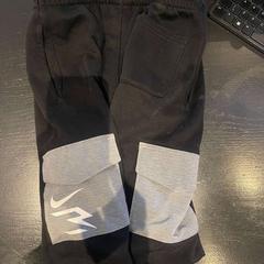 Joggers zwart en grijs, as reported by Van der Valk Hotel Amsterdam-Amstel using iLost
