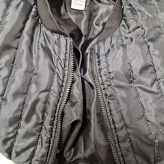 السترة Zwart, gewatteerd، كما تم الإبلاغ عنه بواسطة IKEA Hengelo عبر iLost