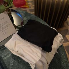 Hörlurar black pouch bag, rapporterat av Park Centraal Amsterdam med iLost