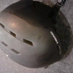 Capacete met handschoenen, como reportado por SnowWorld Landgraaf utilizando o iLost